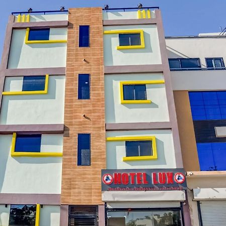 Spot On 76764 Hotel Lux Indore Luaran gambar