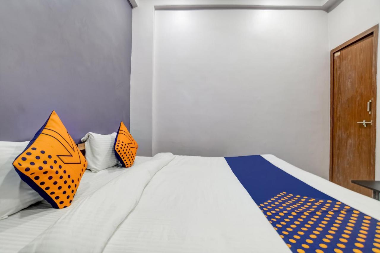 Spot On 76764 Hotel Lux Indore Luaran gambar