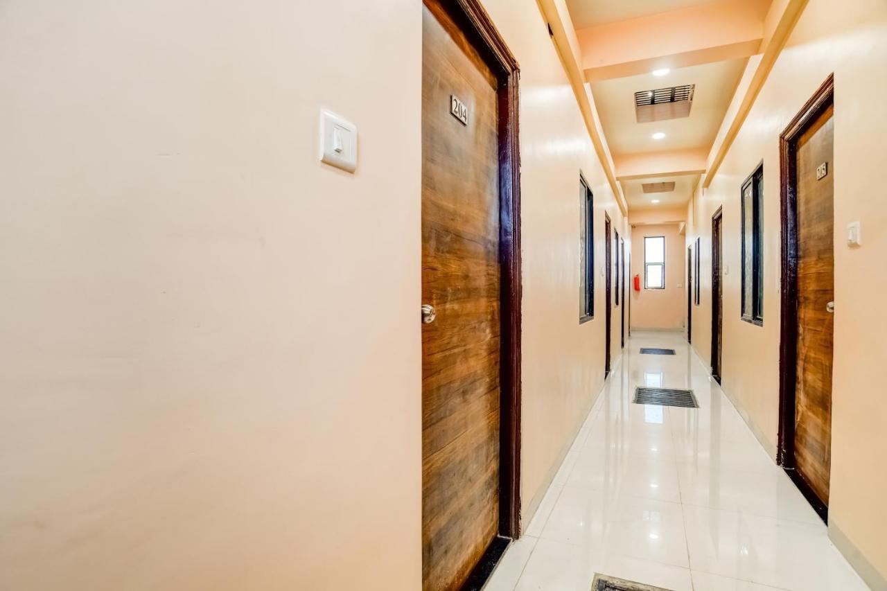Spot On 76764 Hotel Lux Indore Luaran gambar