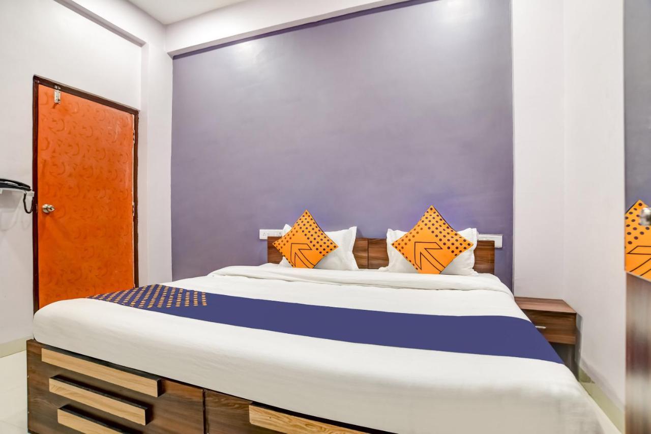 Spot On 76764 Hotel Lux Indore Luaran gambar
