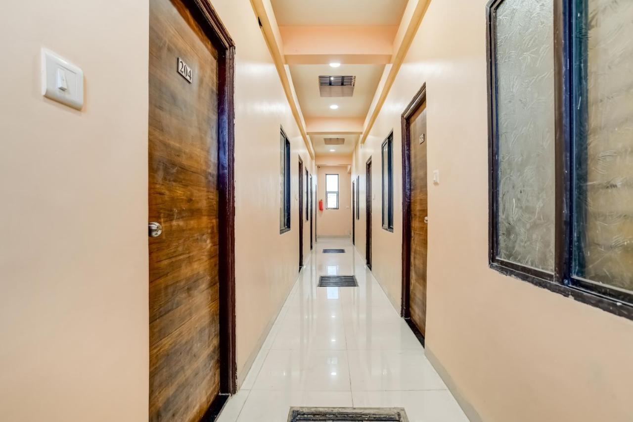 Spot On 76764 Hotel Lux Indore Luaran gambar