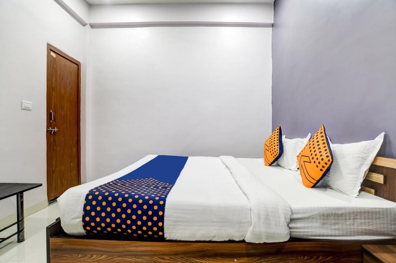 Spot On 76764 Hotel Lux Indore Luaran gambar