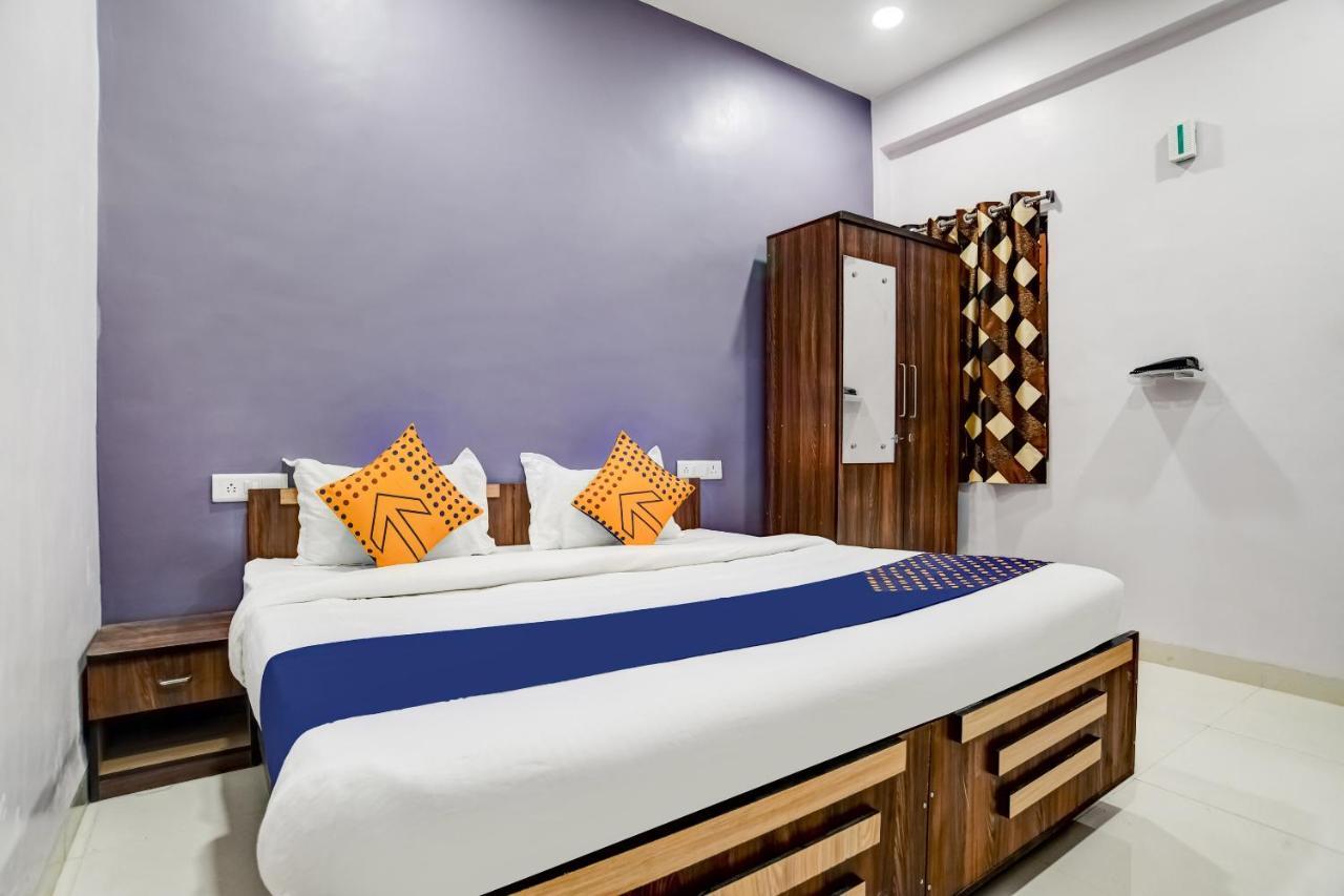 Spot On 76764 Hotel Lux Indore Luaran gambar