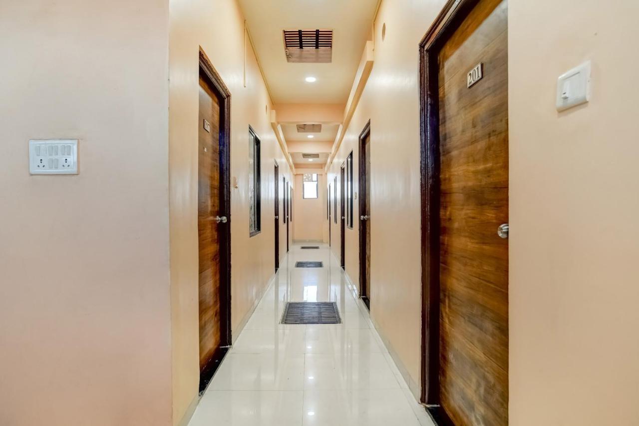 Spot On 76764 Hotel Lux Indore Luaran gambar