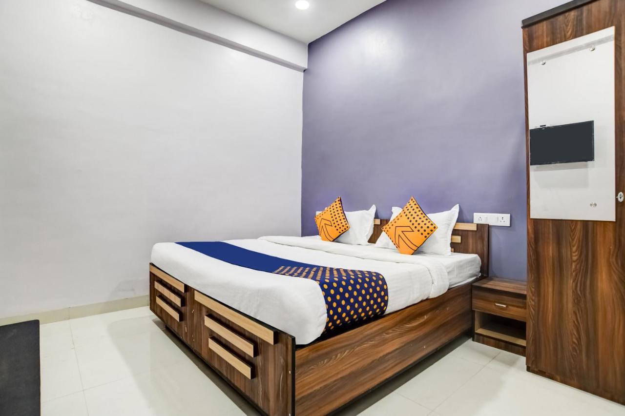 Spot On 76764 Hotel Lux Indore Luaran gambar